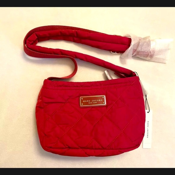 🎉HP🎉New!! Marc Jacobs Nylon Quilted Adjustable Crossbody Bag in Cherry Red🍒 - Picture 4 of 13